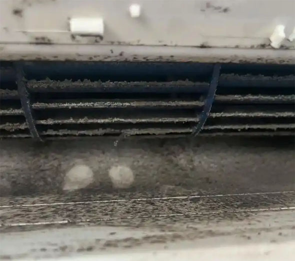 汶川空调吹的风有股烧焦味是怎么回事